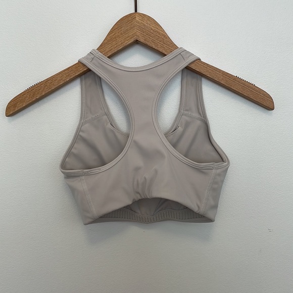 Nike Dri-FIT Swoosh Sports Bra - Picture 2 of 5